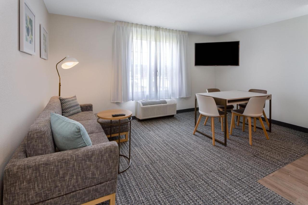 One-Bedroom Queen Suite with Sofa Bed at TownePlace Suites by Marriott Metairie New Orleans