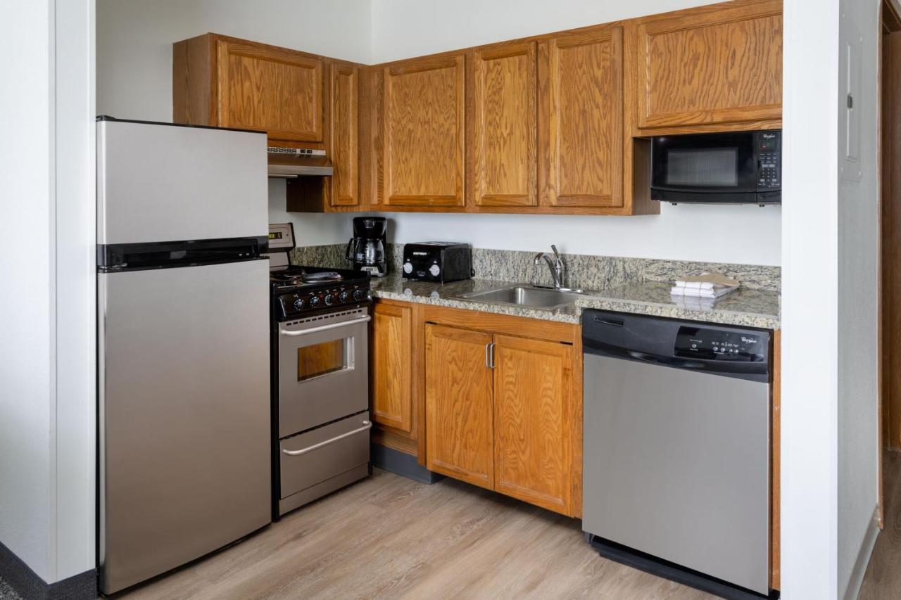 Deluxe Queen Studio with Sofa Bed at TownePlace Suites by Marriott Metairie New Orleans