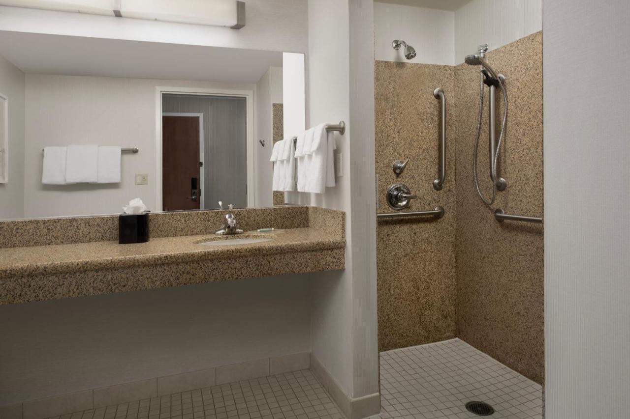 Queen Room with Two Queen Beds at Courtyard by Marriott Seattle Kirkland