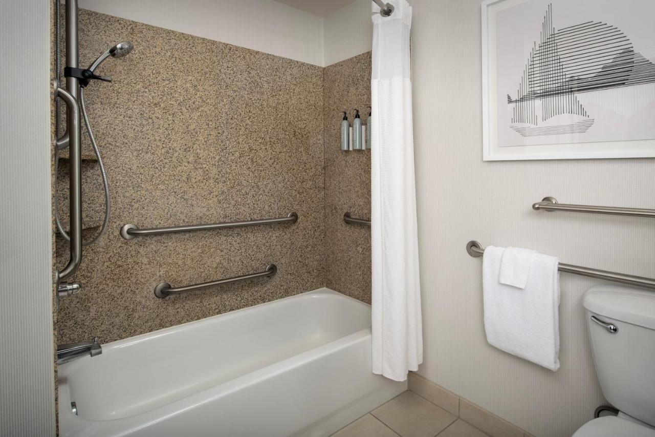 Queen Room with Two Queen Beds at Courtyard by Marriott Seattle Kirkland
