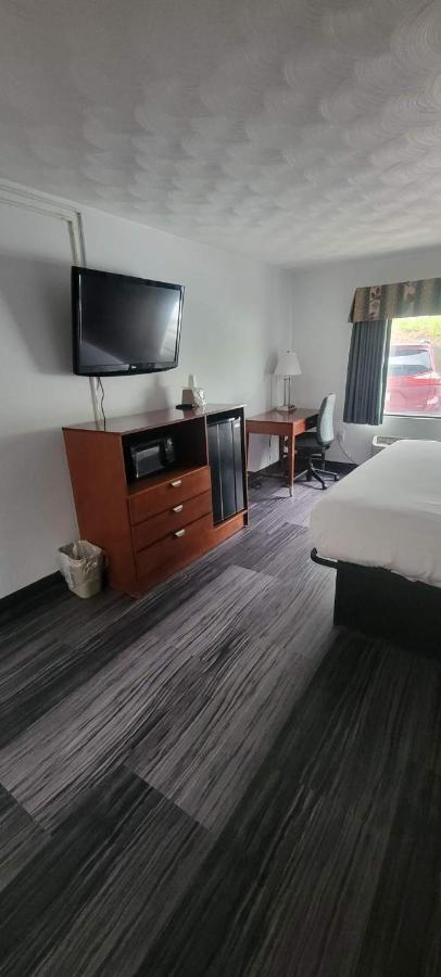 | Royal Inn & Suites