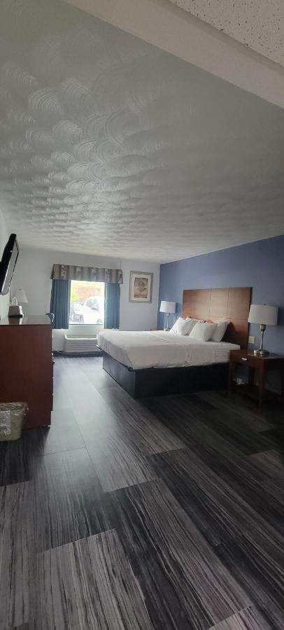 | Royal Inn & Suites