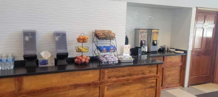  | Royal Inn & Suites