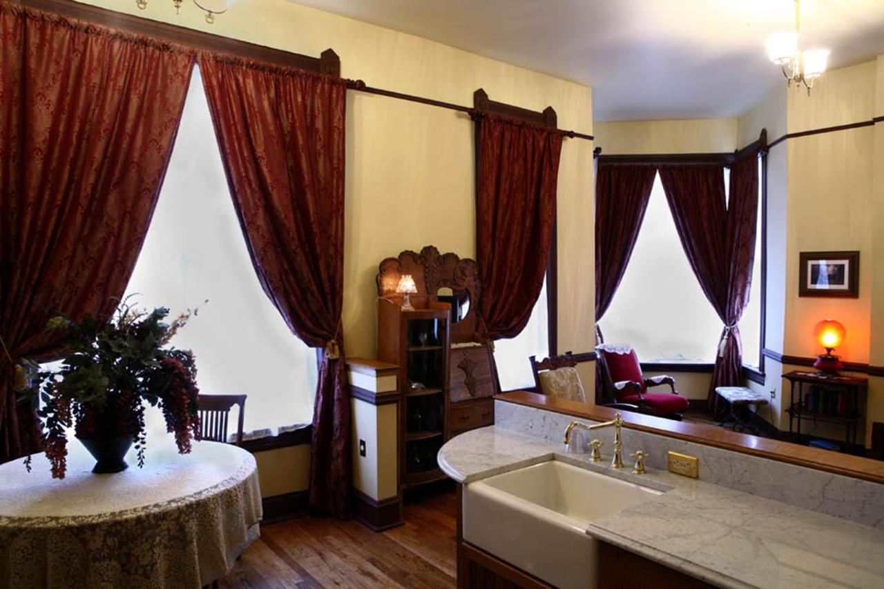  | Martin & Mason Hotel