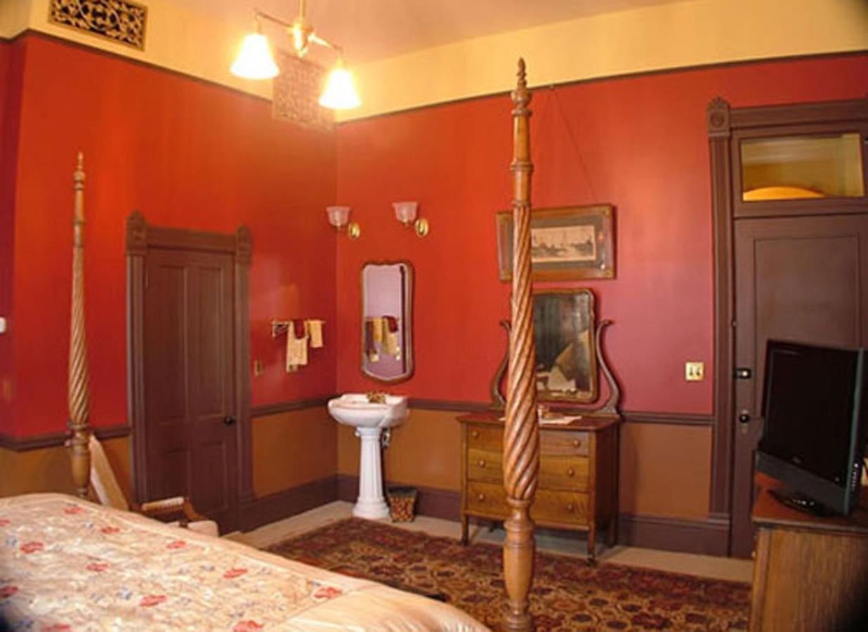  | Martin & Mason Hotel