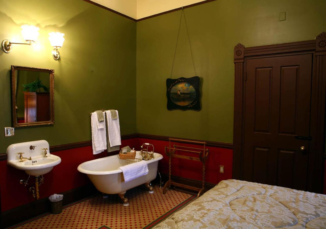  | Martin & Mason Hotel