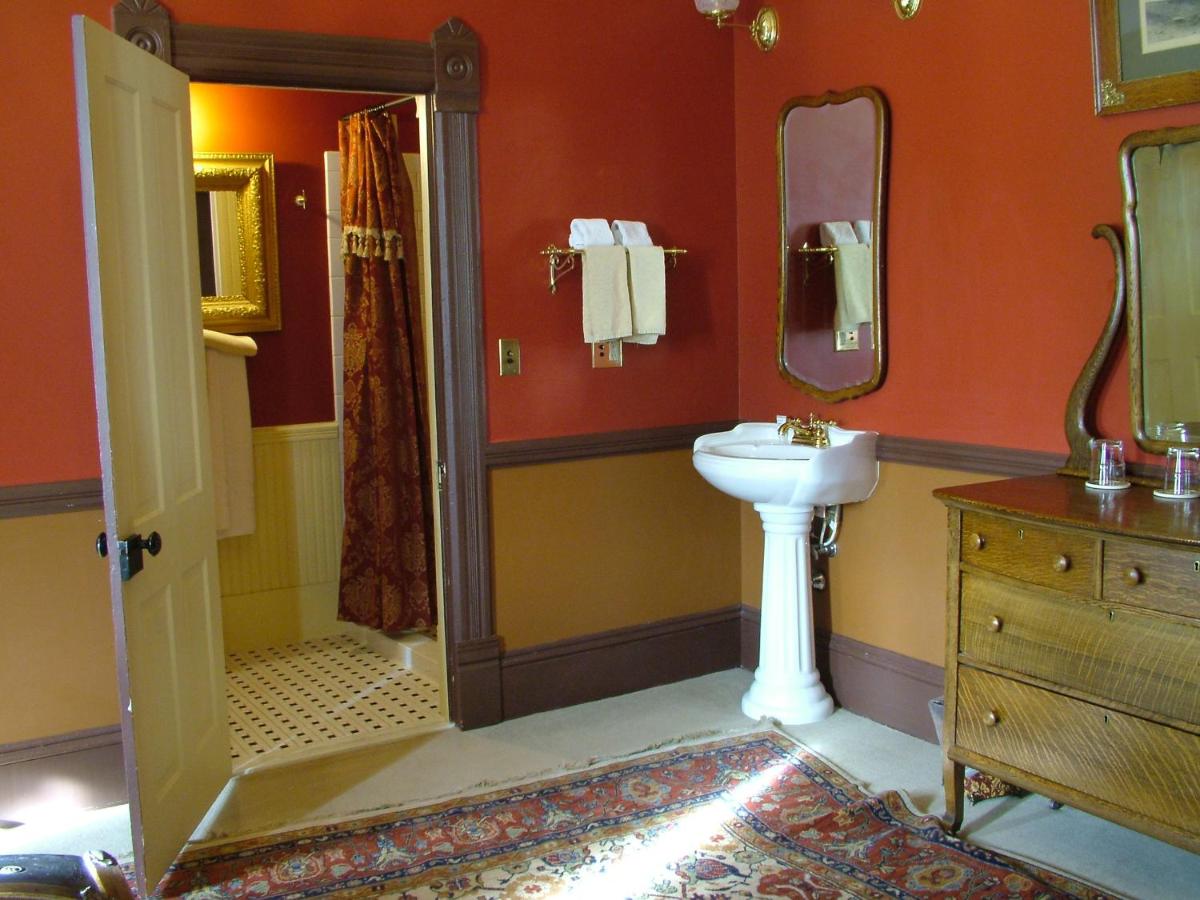  | Martin & Mason Hotel