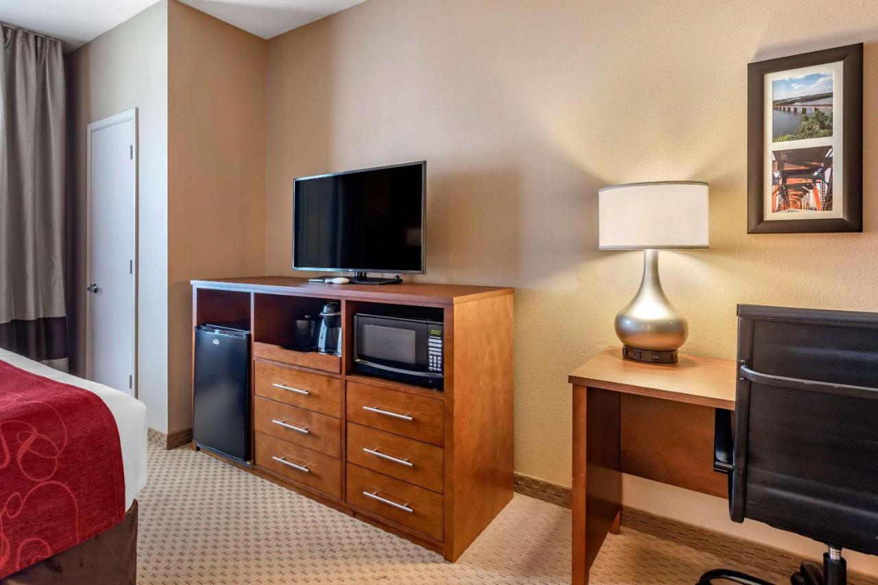 King Suite - Non-Smoking at Comfort Suites Florence Shoals Area