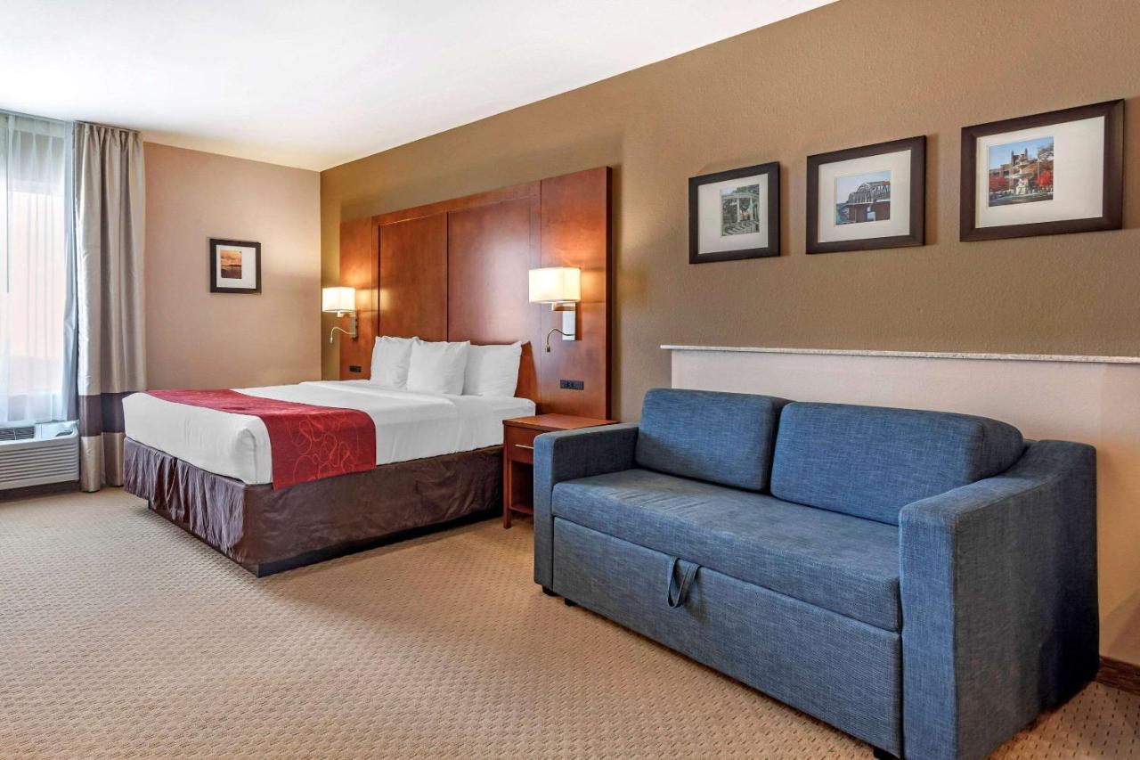 Queen Suite with Tub - Accessible/Non-Smoking at Comfort Suites Florence Shoals Area