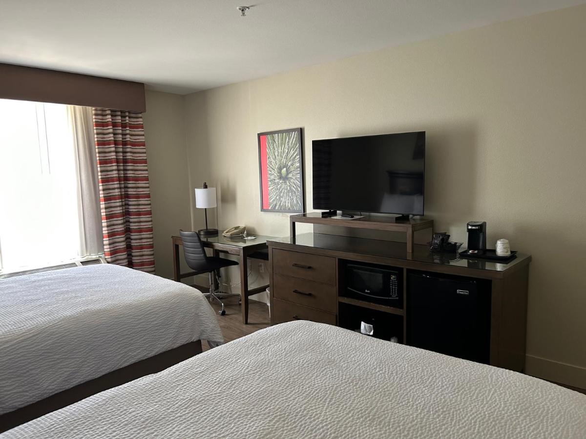 Room #32913718 at Holiday Inn Hotel & Suites Barstow by IHG
