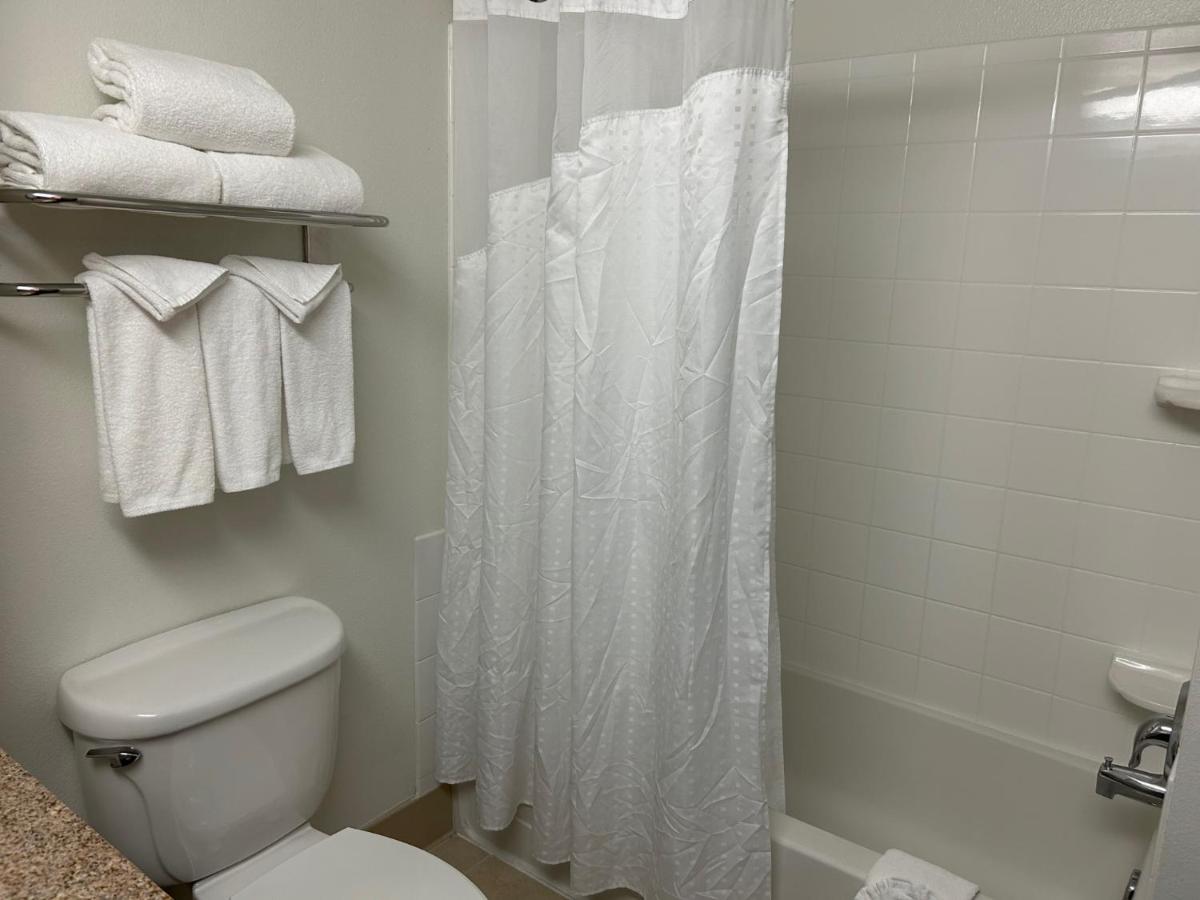 Room #32913716 at Holiday Inn Hotel & Suites Barstow by IHG