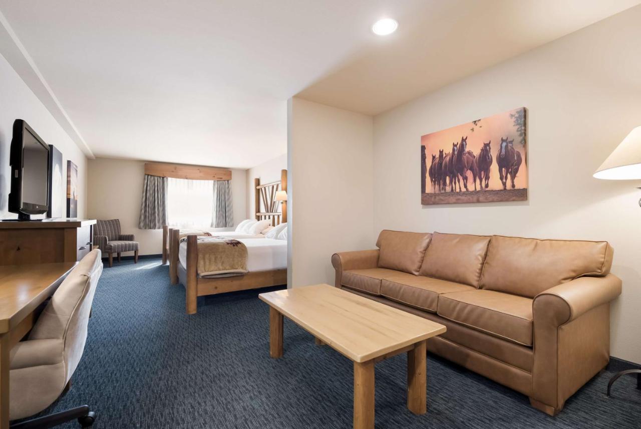 Large Queen Room with Two Queen Beds - Non-Smoking at Best Western Plus Kentwood Lodge