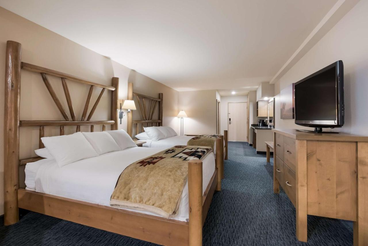 Deluxe Queen Room with Two Queen Beds with Fireplace - Non-Smoking at Best Western Plus Kentwood Lodge