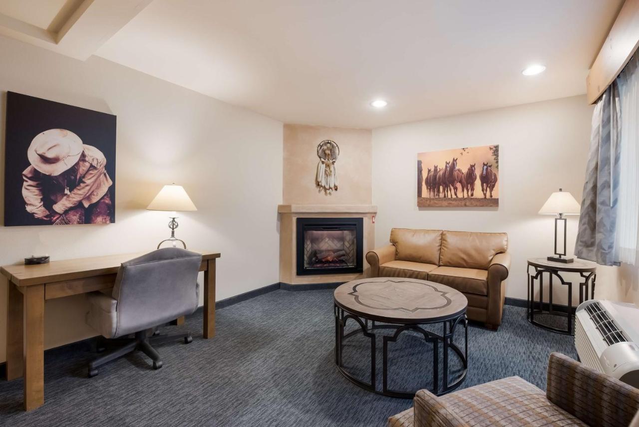 Deluxe Queen Room with Two Queen Beds with Fireplace - Non-Smoking at Best Western Plus Kentwood Lodge