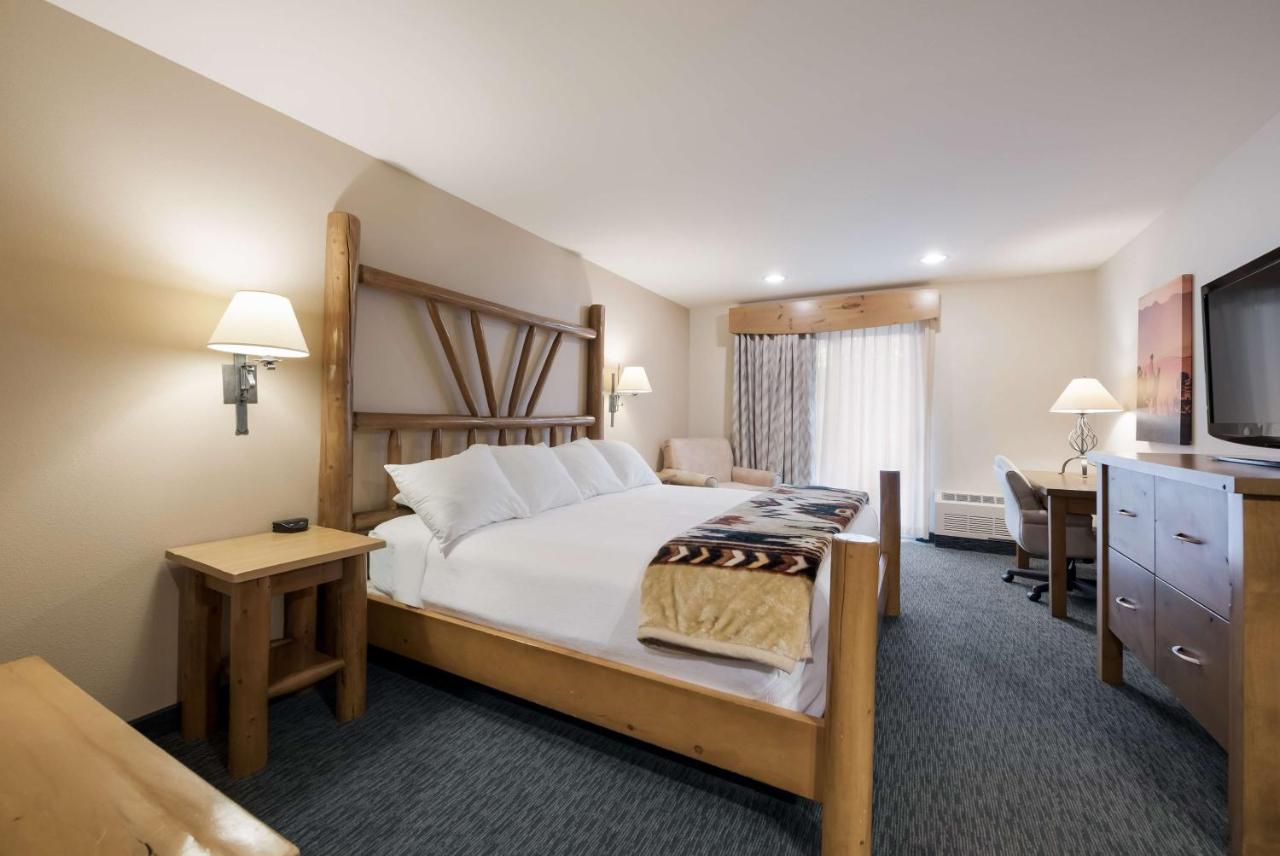 King Room - Non-Smoking at Best Western Plus Kentwood Lodge
