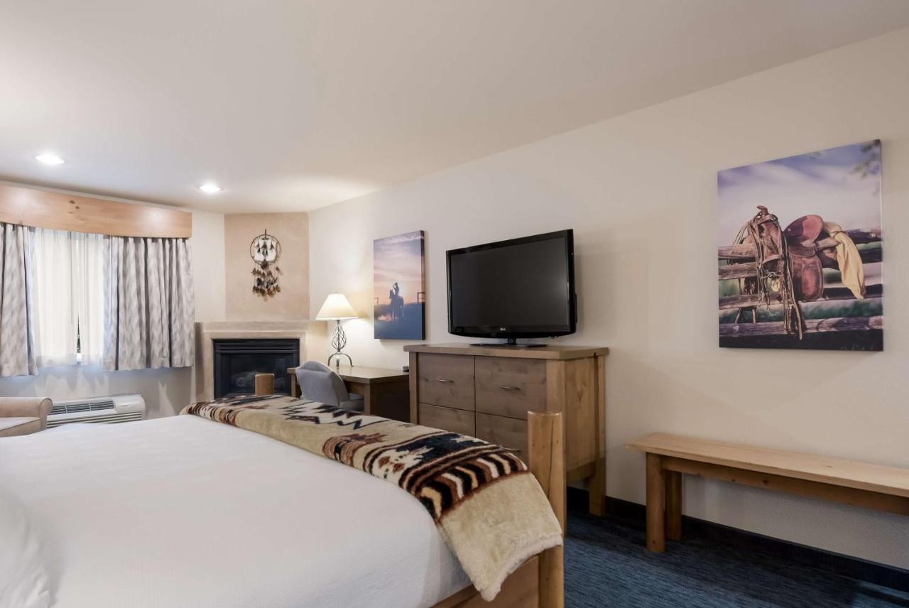 King Room with Fireplace - Non smoking at Best Western Plus Kentwood Lodge