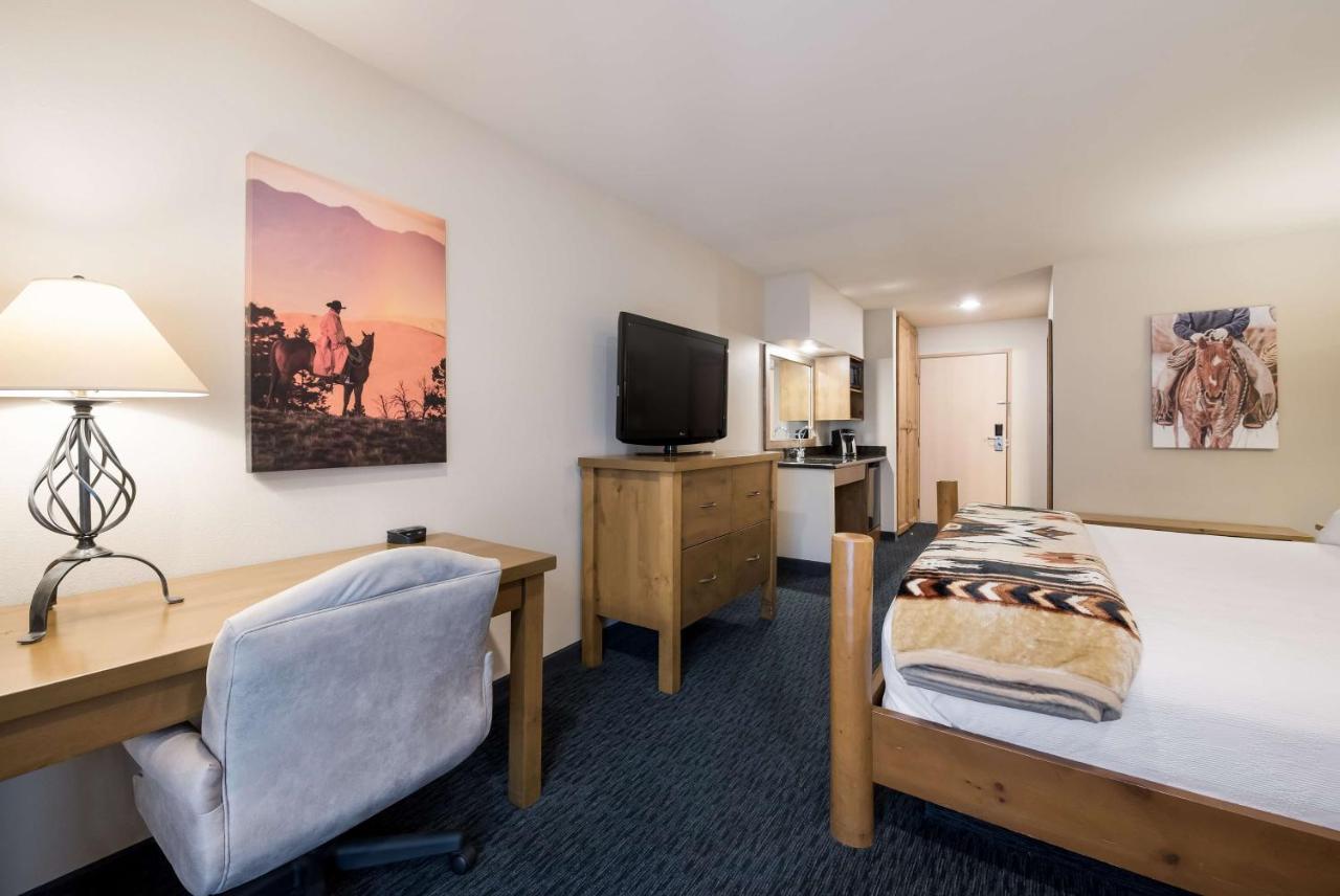 King Room - Non-Smoking at Best Western Plus Kentwood Lodge