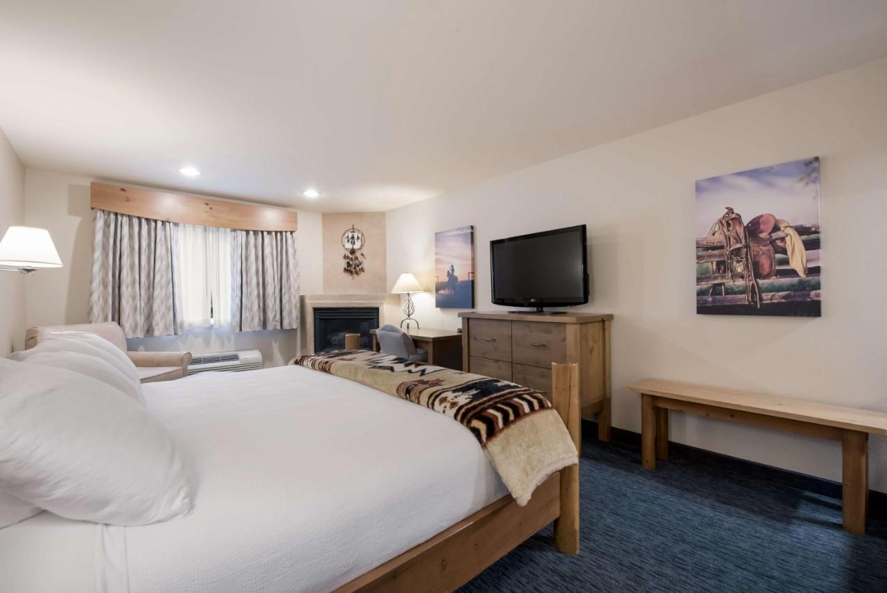 King Room with Fireplace - Non smoking at Best Western Plus Kentwood Lodge