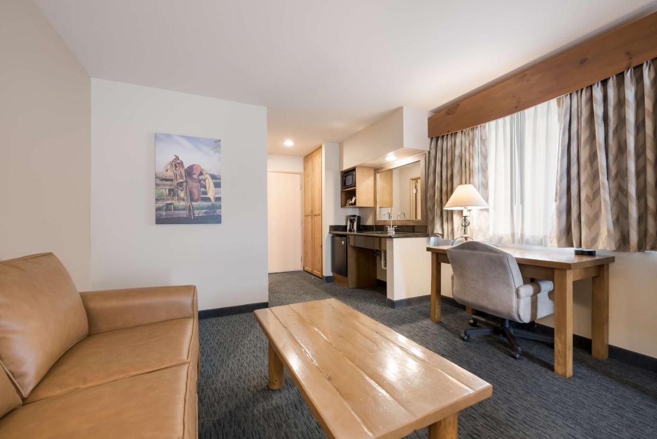 Large King Room with Balcony - Non Smoking at Best Western Plus Kentwood Lodge