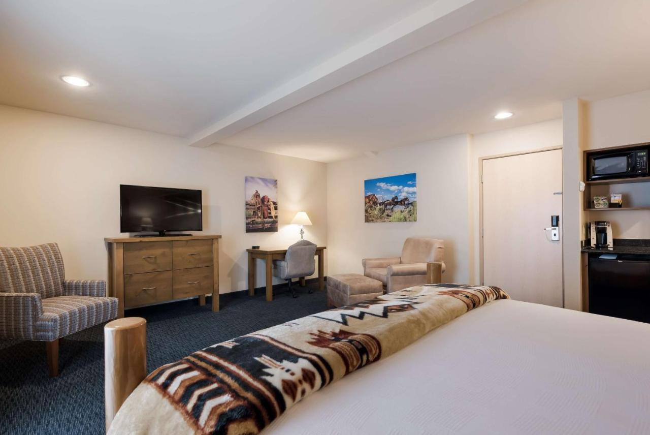 Large King Room with Balcony - Non Smoking at Best Western Plus Kentwood Lodge