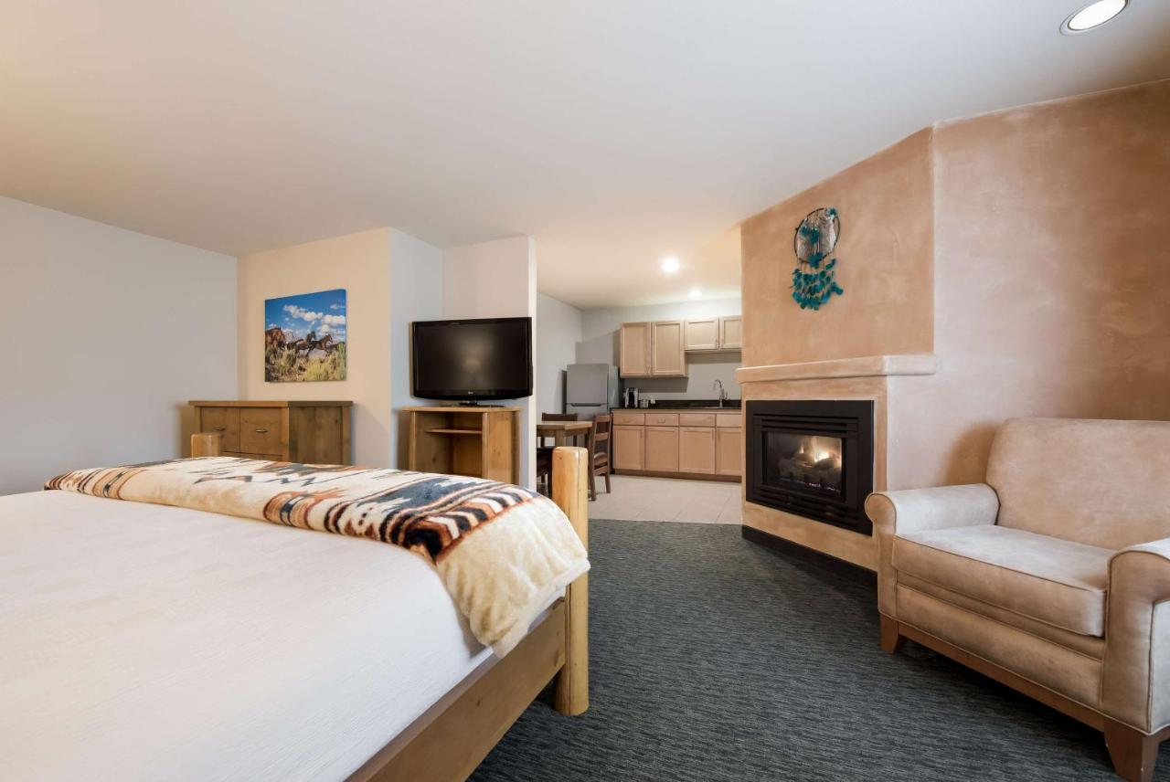 King Room with Full Kitchen - Non-smoking at Best Western Plus Kentwood Lodge