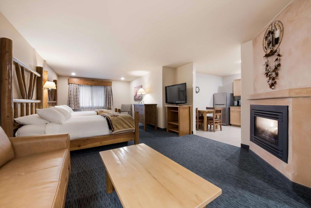 Queen Room with Two Queen Beds and Full Kitchen - Non-Smoking at Best Western Plus Kentwood Lodge