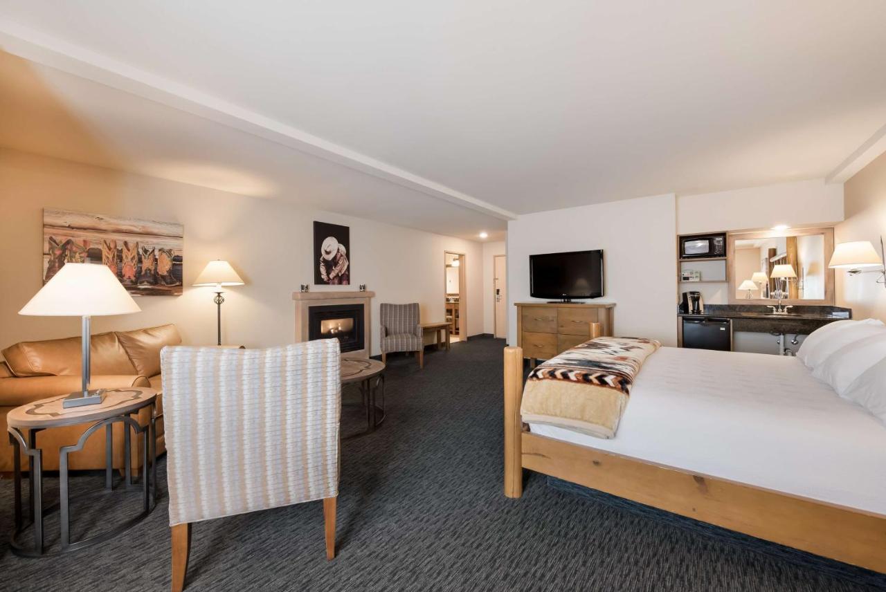 Large King Room with Fireplace - Non-Smoking at Best Western Plus Kentwood Lodge