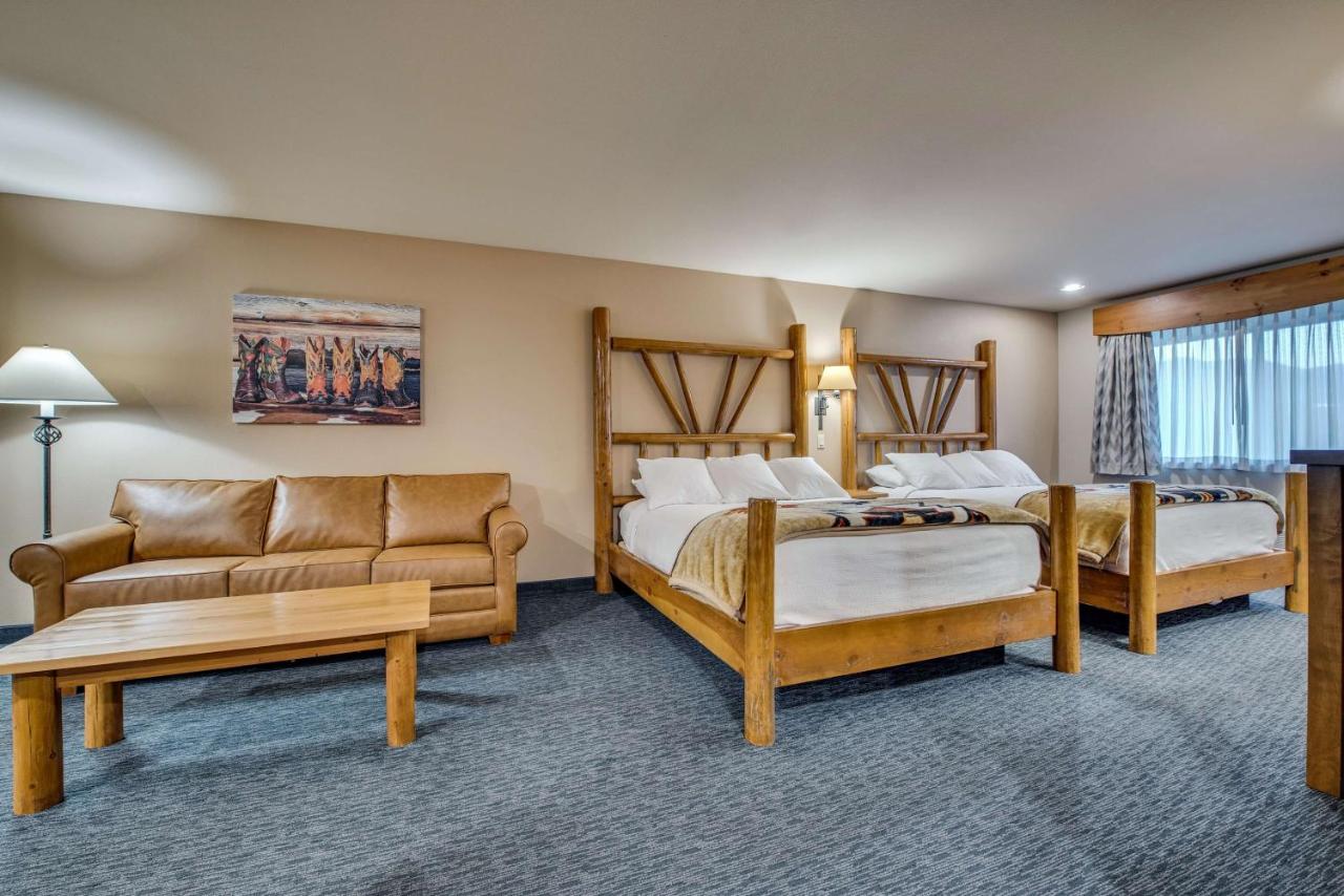 Queen Room with Two Queen Beds and Full Kitchen - Non-Smoking at Best Western Plus Kentwood Lodge