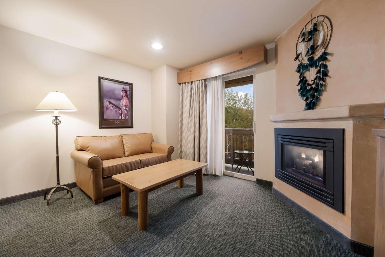Large King Suite with Fireplace and Balcony - Non Smoking at Best Western Plus Kentwood Lodge