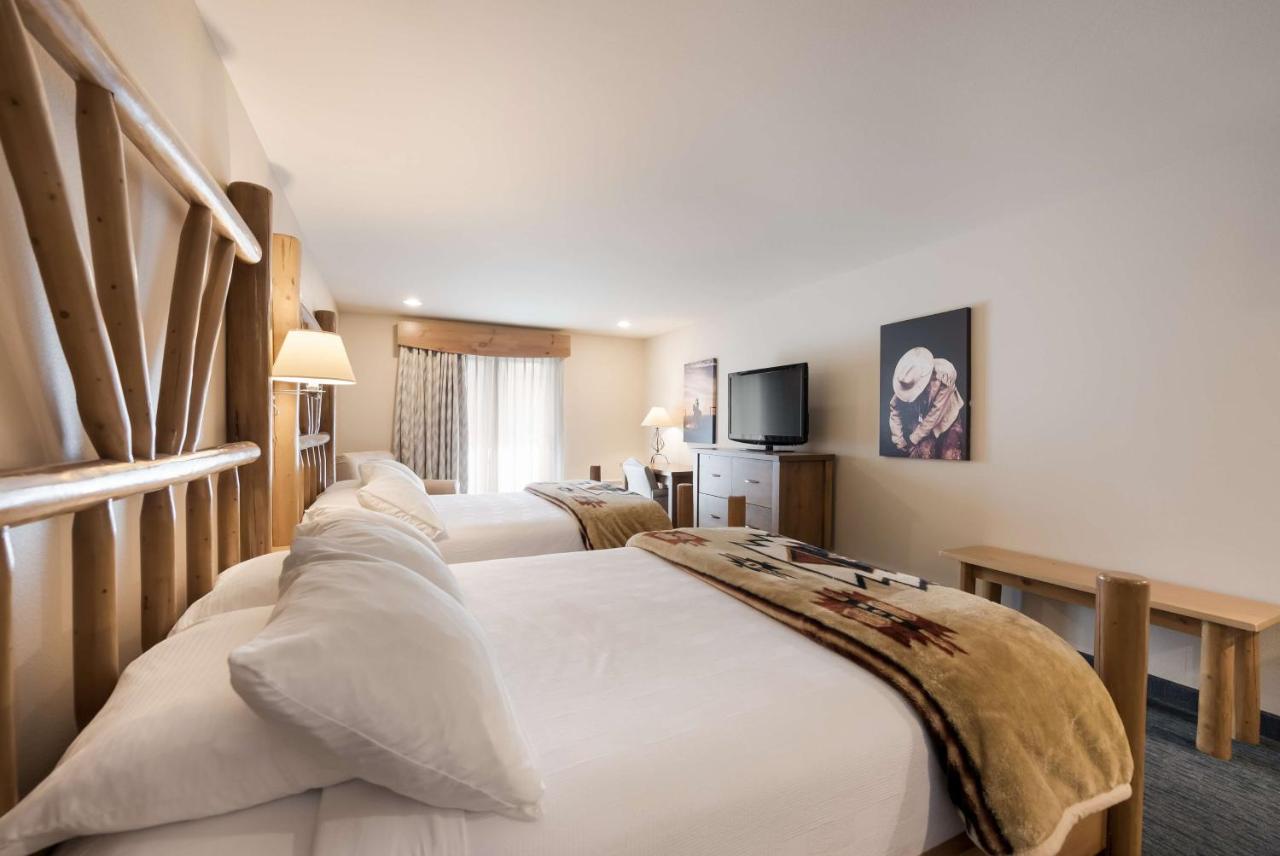 Queen Room with Two Queen Beds - Non Smoking at Best Western Plus Kentwood Lodge