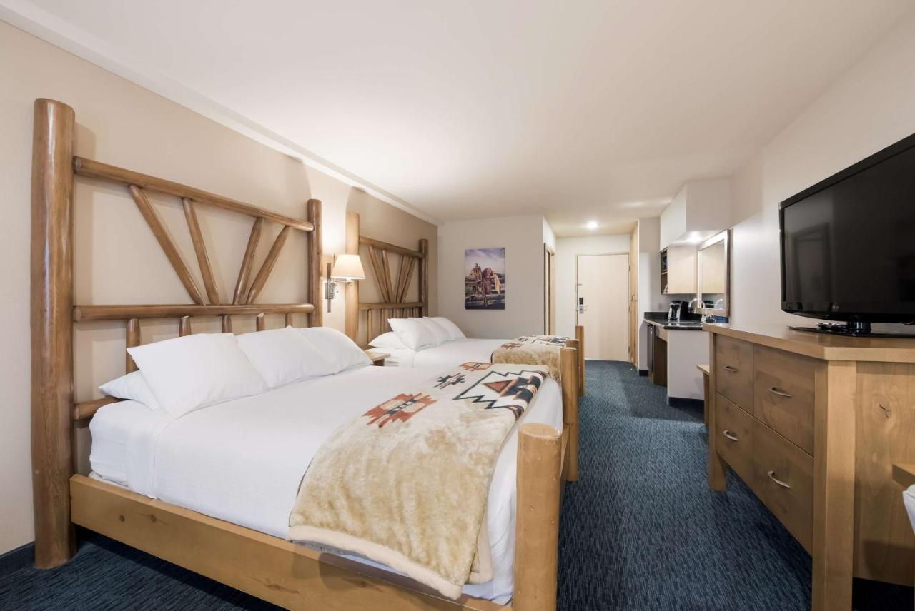 Queen Room with Two Queen Beds with Fireplace- Non-Smoking at Best Western Plus Kentwood Lodge