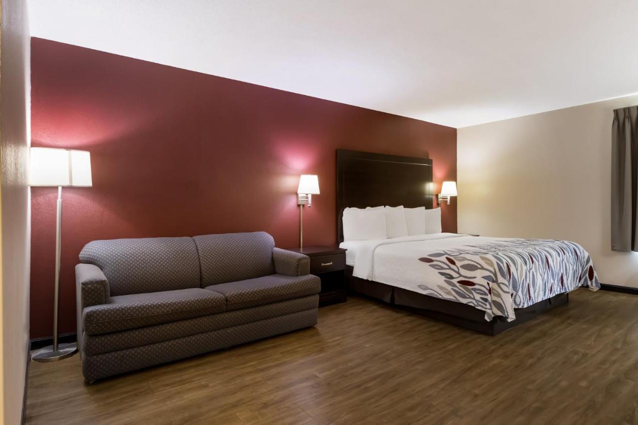 Superior King Room - Non-Smoking at Red Roof Inn South Bend - Mishawaka