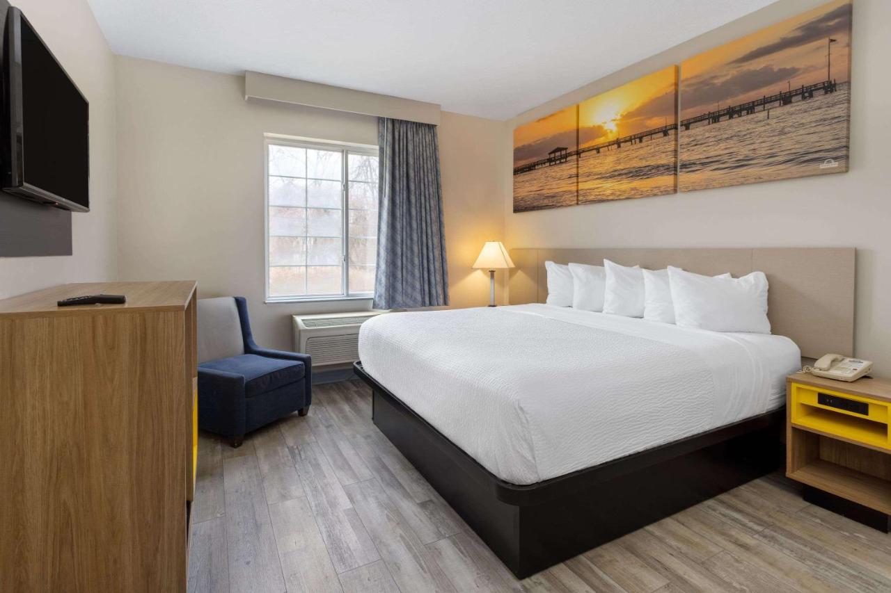 | Days Inn & Suites by Wyndham Cherry Hill - Philadelphia