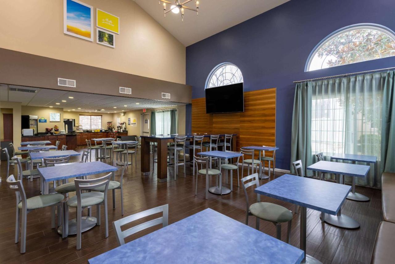 | Days Inn & Suites by Wyndham Cherry Hill - Philadelphia