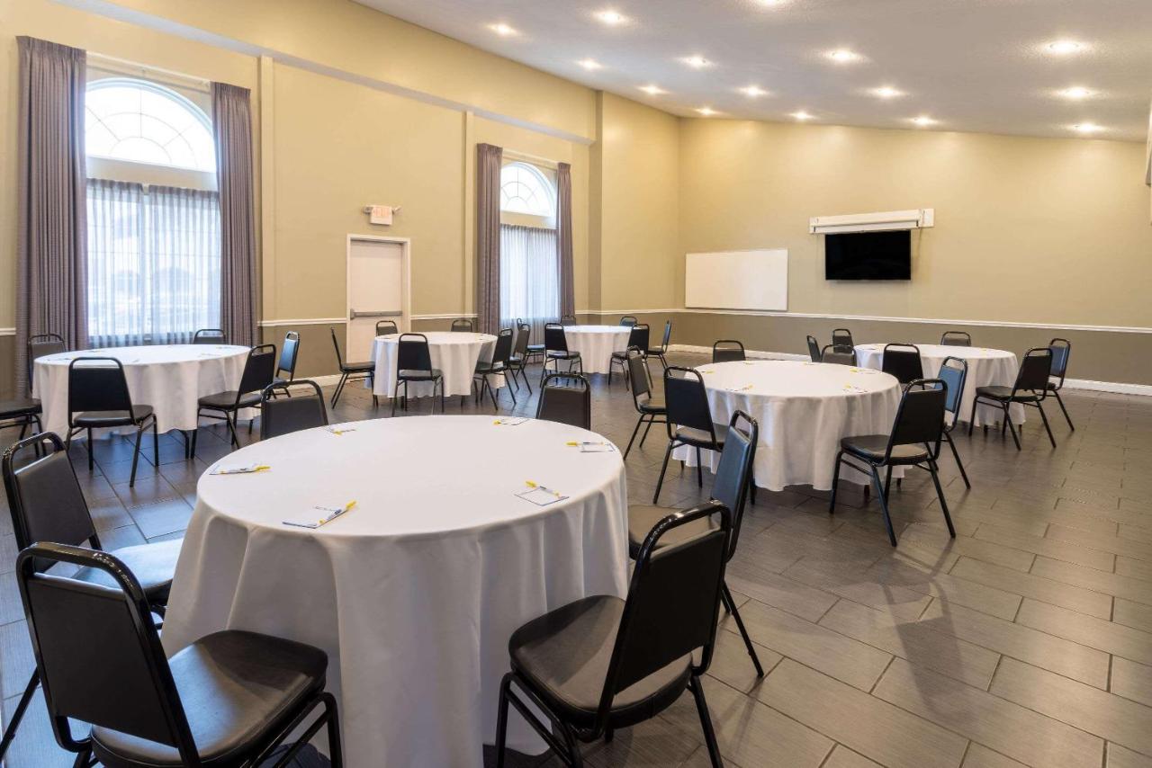 | Days Inn & Suites by Wyndham Cherry Hill - Philadelphia
