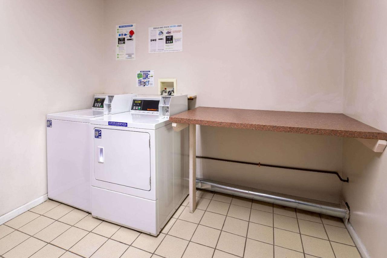 | Days Inn & Suites by Wyndham Cherry Hill - Philadelphia
