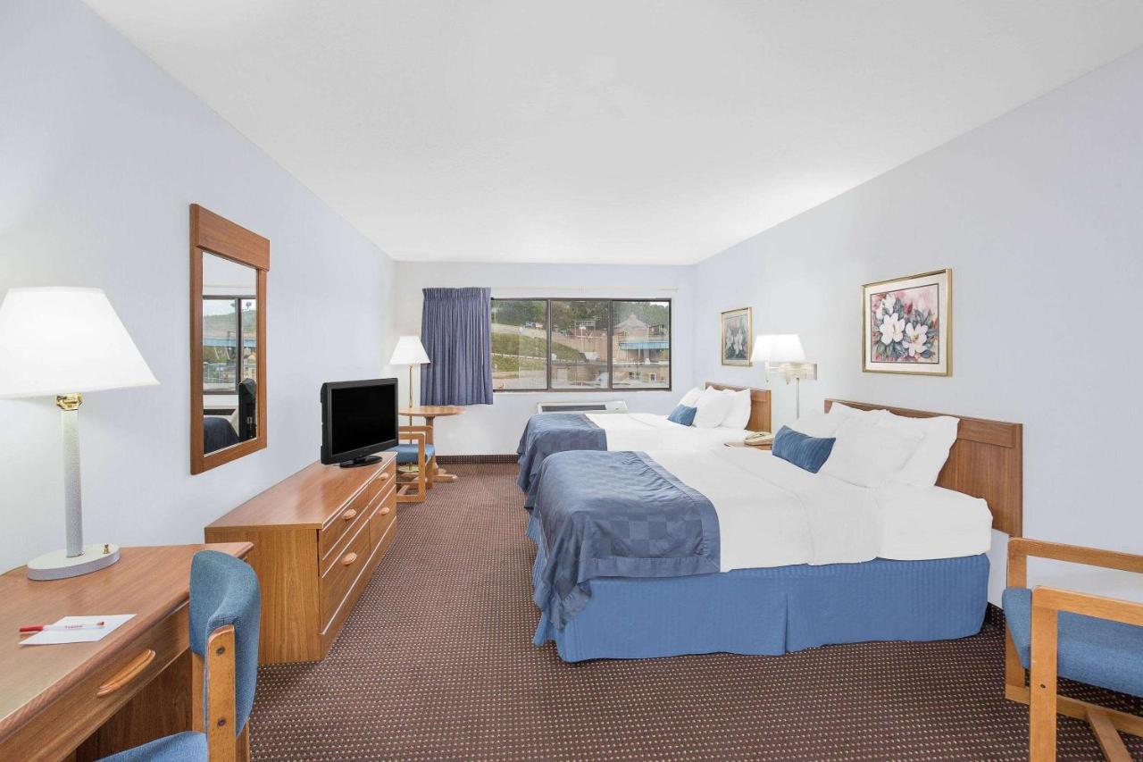 | Ramada by Wyndham Hancock Waterfront