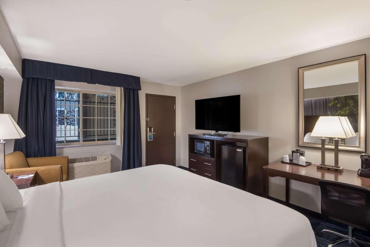 King Room - Non-Smoking at Clarion Pointe Downtown
