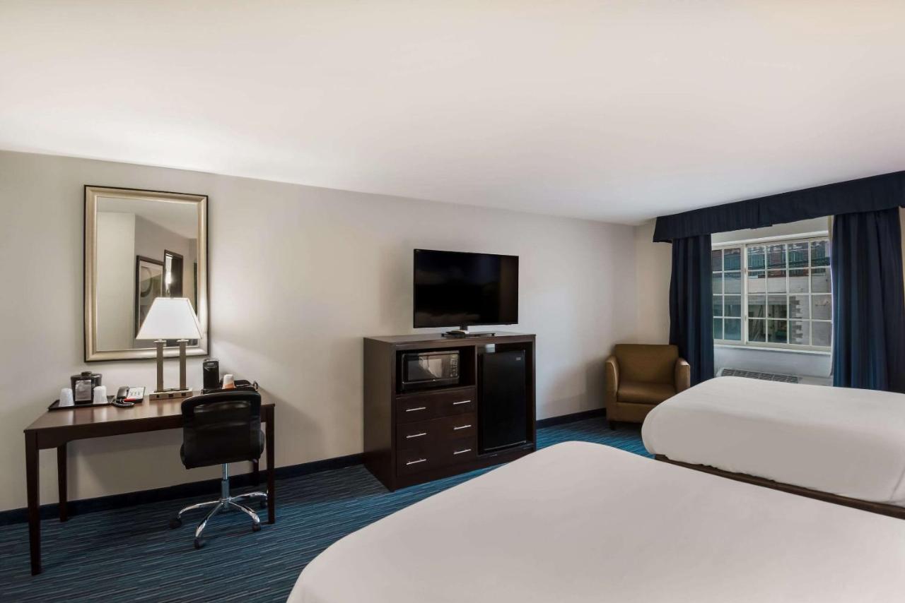Queen Room with Two Queen Beds - Non-Smoking at Clarion Pointe Downtown