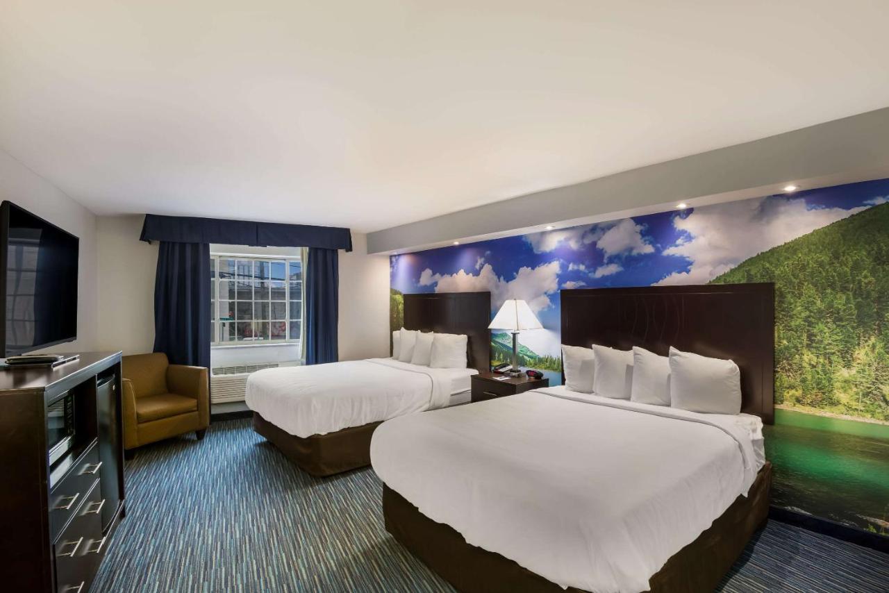 Queen Room with Two Queen Beds - Non-Smoking at Clarion Pointe Downtown