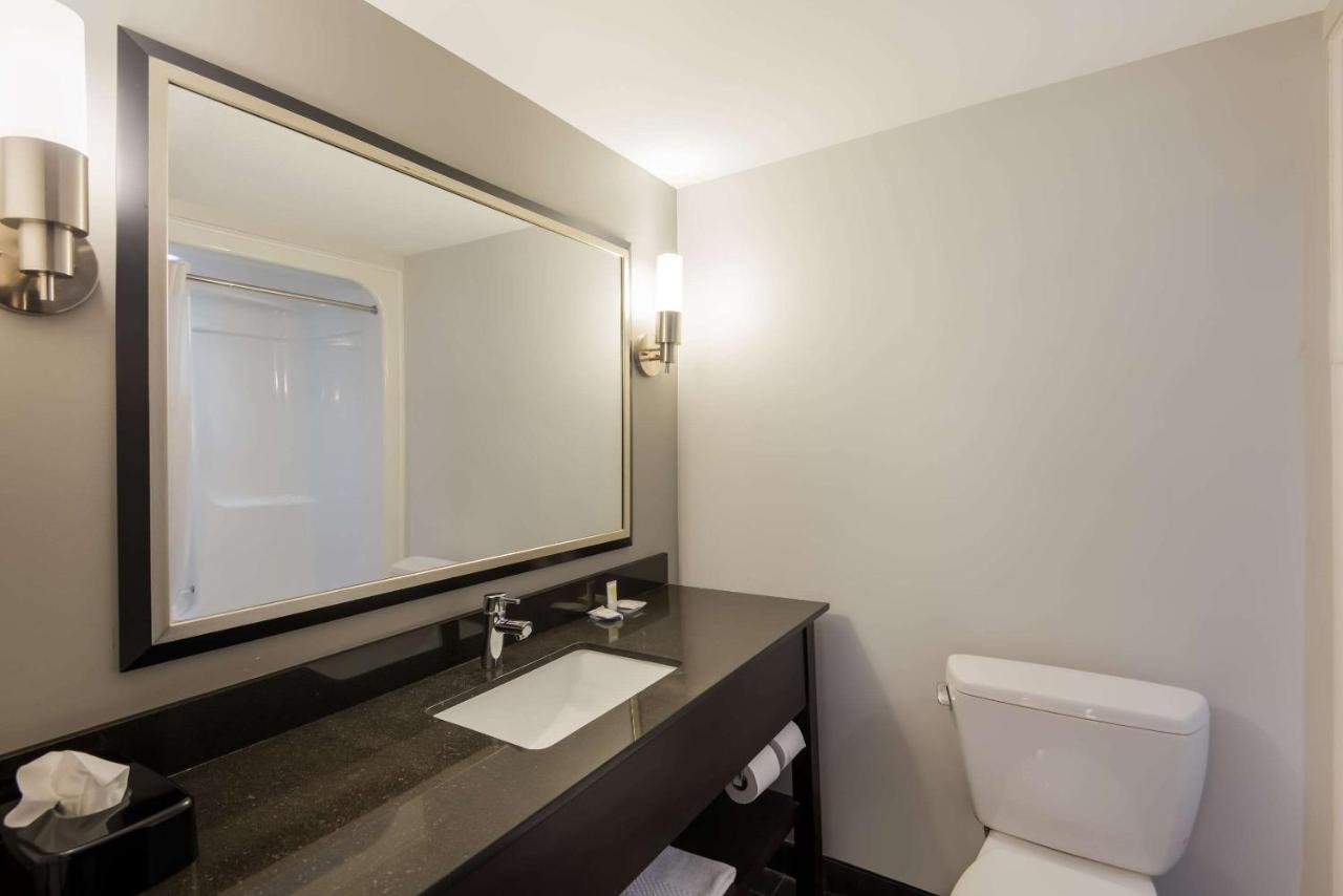 Queen Room - Non-Smoking at Clarion Pointe Downtown