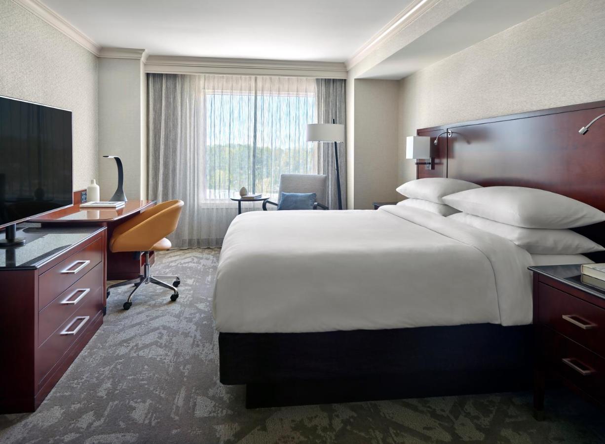 1 Bedroom Suite, 1 King at Atlanta Airport Marriott Gateway