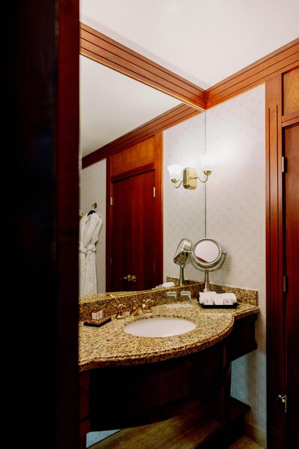 Standard King Room at Napa River Inn