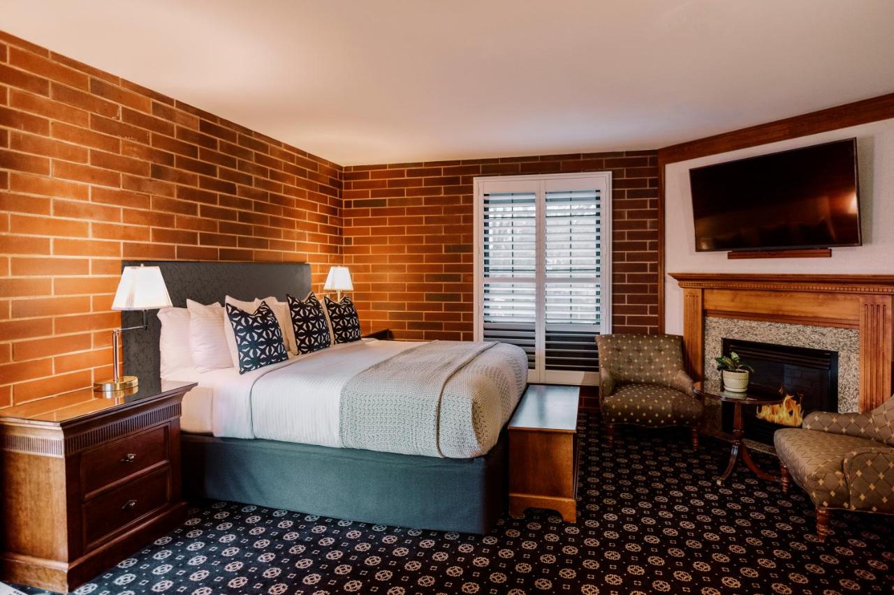 Deluxe Queen Room at Napa River Inn