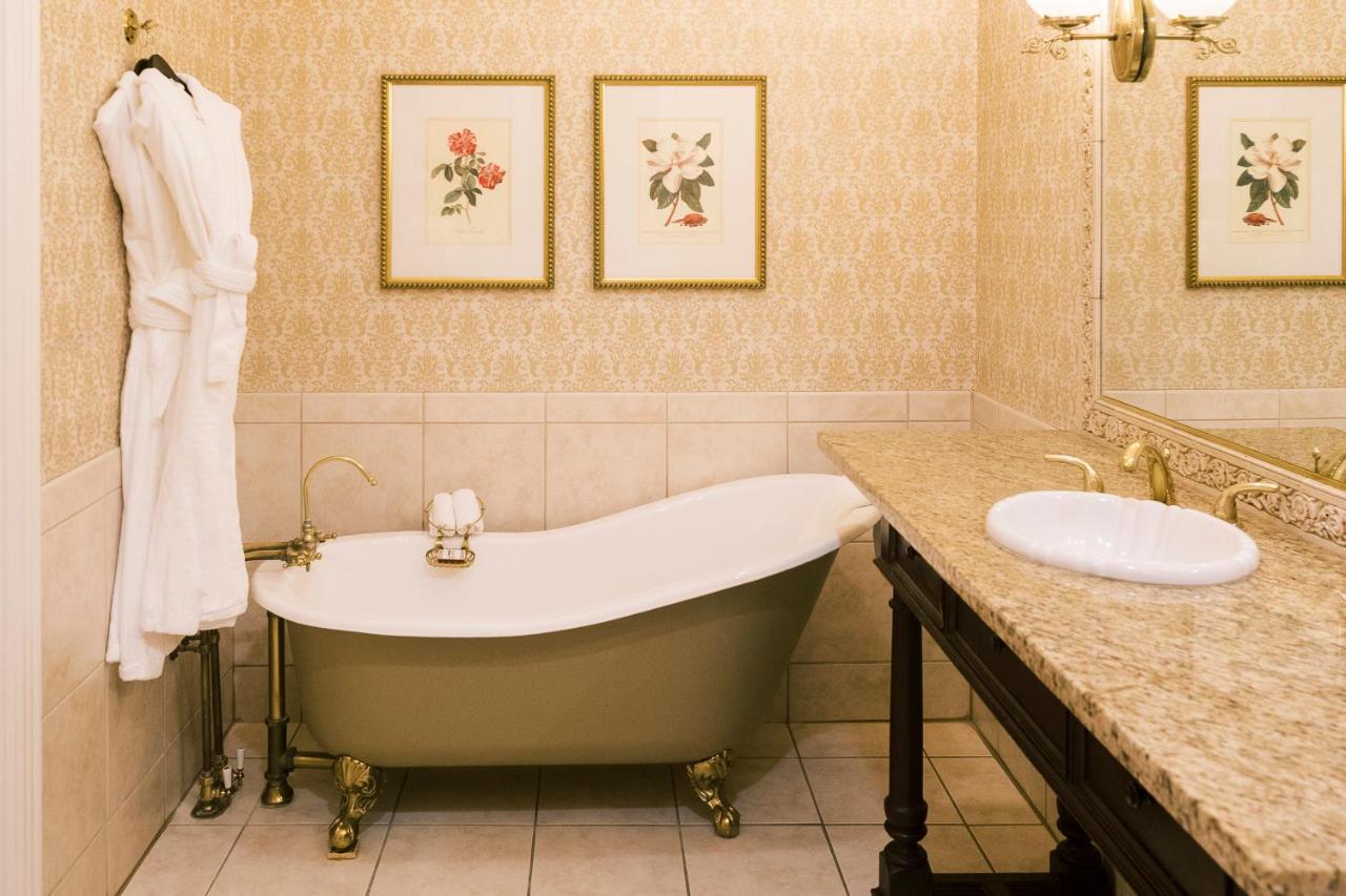 Historic Deluxe Room at Napa River Inn