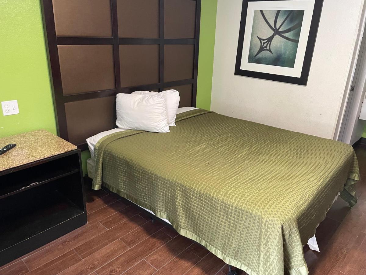 Deluxe King Room at Sunrise Extended Stay Hotel