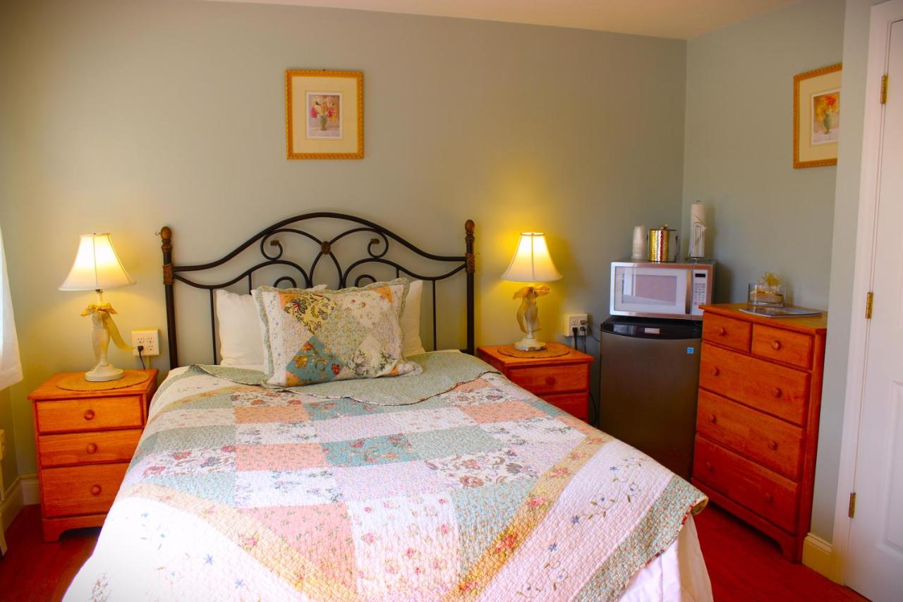 | Red Horse Inn