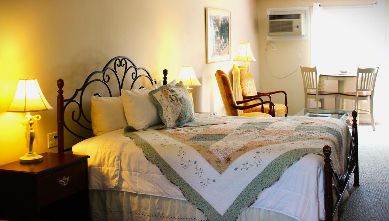 | Red Horse Inn