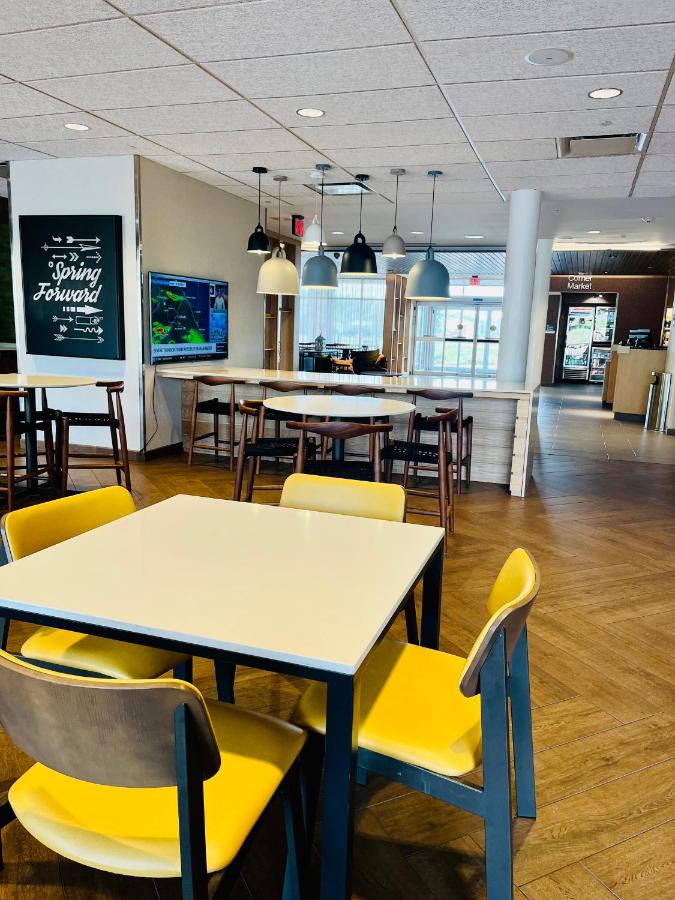 | Fairfield Inn & Suites by Marriott Staunton