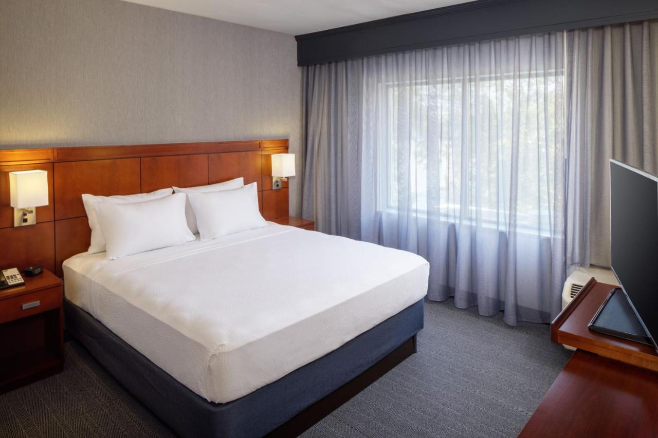 One-Bedroom King Suite with Sofa Bed at Courtyard by Marriott Charleston Downtown/Civic Center